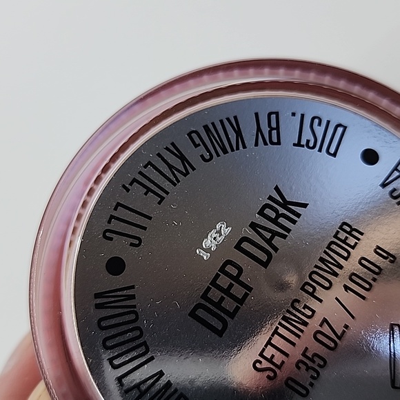 Kylie Kylie Jenner Setting Powder - Deep Dark - Picture 7 of 10